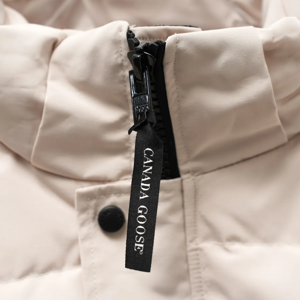 P740 CANADA GOOSE丨Canada Goose 29 New 2048 Hairless Collar Hooded Down Jacket Color: Off-white Red Label Size: XS-XXL